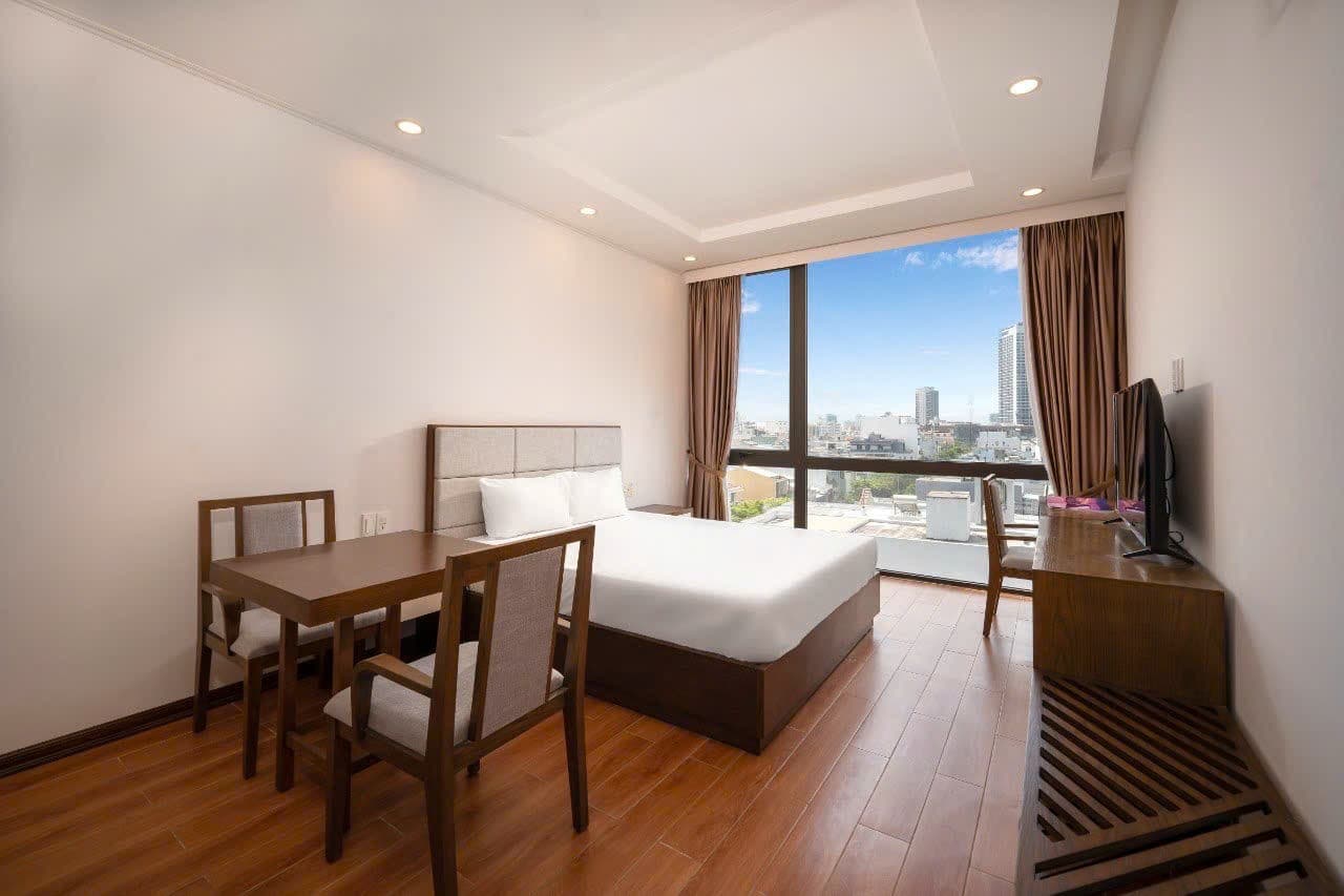 1-BEDROOM BIG WINDOWS APARTMENT FOR RENT – CLOSE TO THE SEA — 1BR fully furnished (photo 1)
