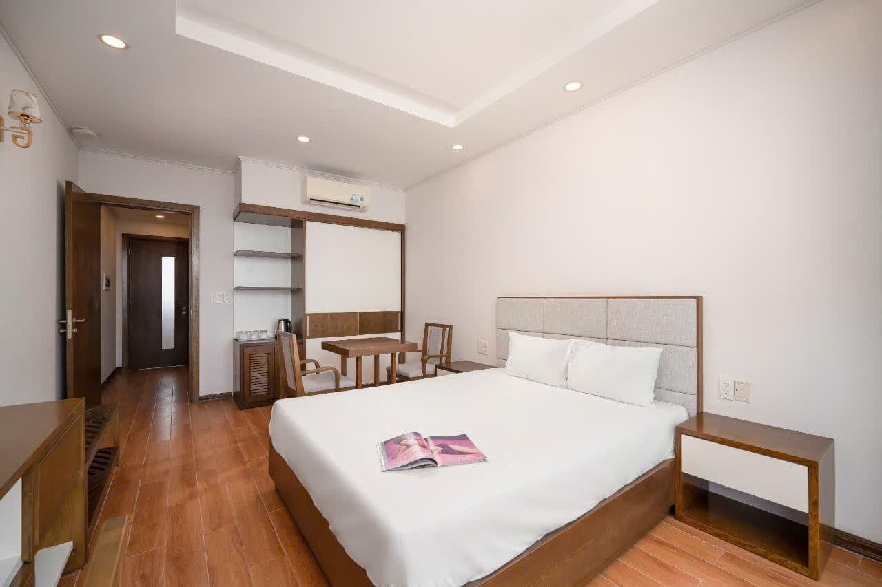 1-BEDROOM BIG WINDOWS APARTMENT FOR RENT – CLOSE TO THE SEA — 1BR fully furnished (photo 3)