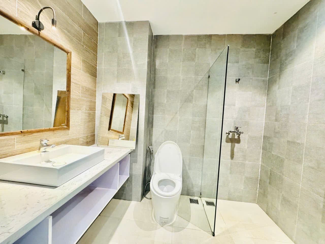 PRESTIGIOUS 2BR APARTMENT – CHAU THI VINH TE (MY AN) — 2BR fully furnished (photo 1)