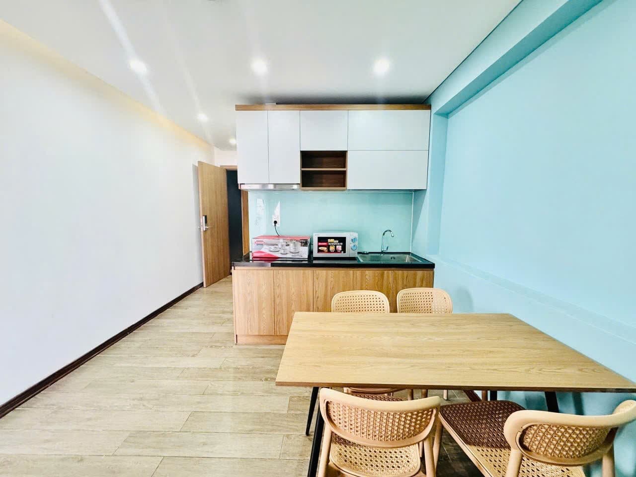 PRESTIGIOUS 2BR APARTMENT – CHAU THI VINH TE (MY AN) — 2BR fully furnished (photo 3)